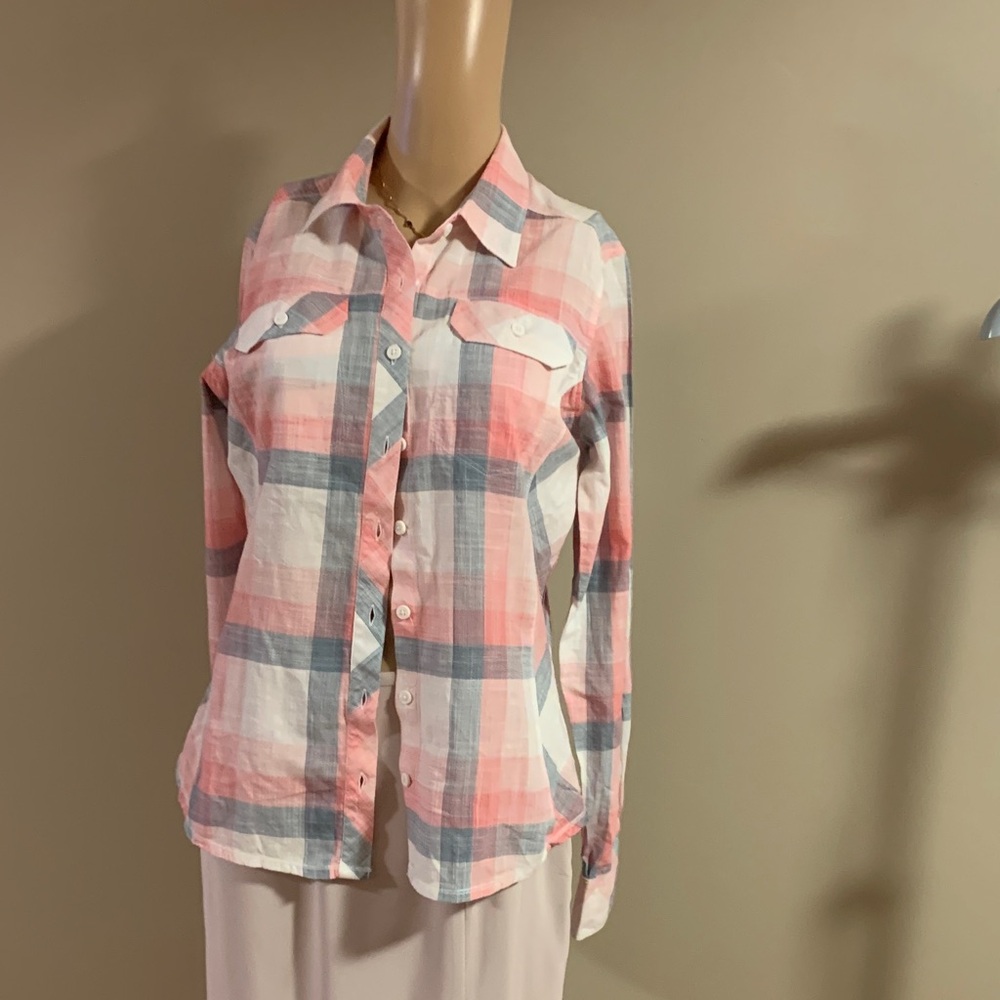 Columbia Women’s Plaid Button-Up Shirt in Pink and Gray Size Medium